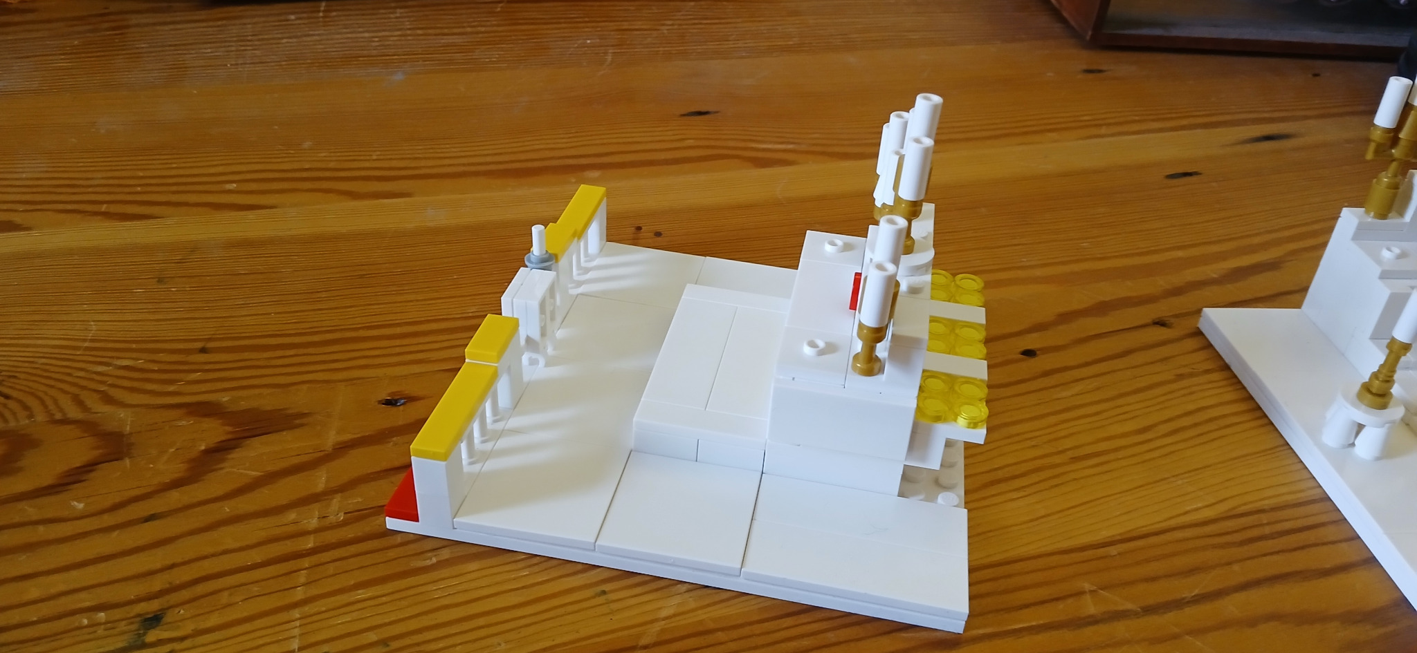 Side view of the altar design with translucent gold details